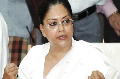Vasundhara Raje's convoy pelted with stones