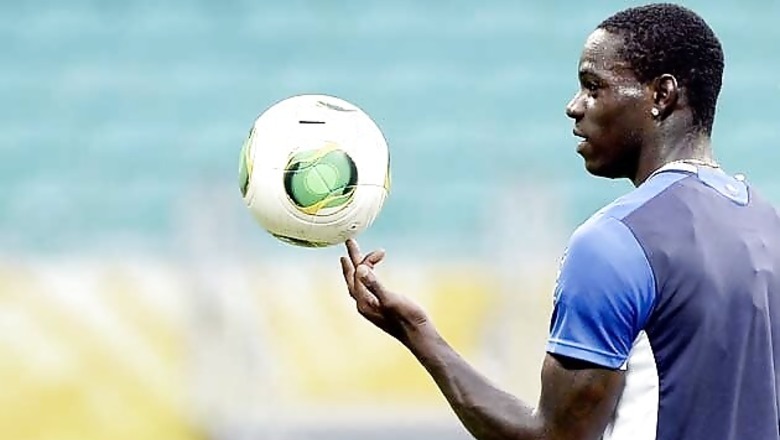 Mario Balotelli named in Italy squad despite injury