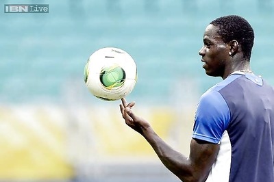 Mario Balotelli named in Italy squad despite injury