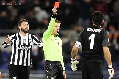 10-man Juventus held to 1-1 at Lazio in Serie A