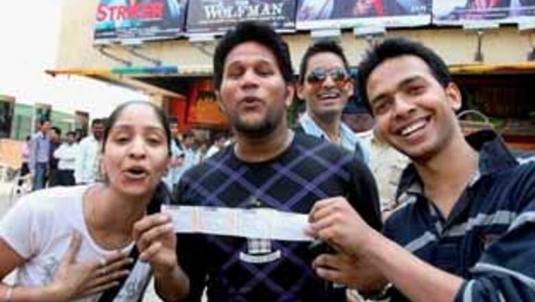Mumbai snubs Shiv Sena, comes out to watch MNIK
