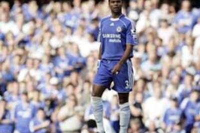 Ashley Cole: Premier League important for Chelsea