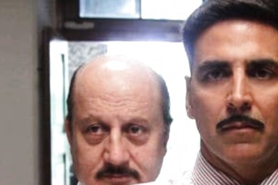 Anupam Kher Celebrates 10 Years of Special 26; Asks Akshay Kumar 'Film Ka Sequel Banna Chaiye Ki Nahi?'