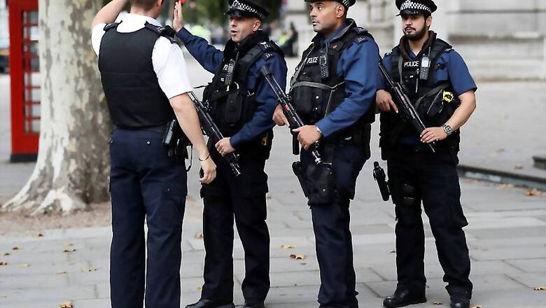 Hours After Potential Pipe Bombs Sent to Hilary and Obama, Suspicious Package Found Near Office of Top Democrat