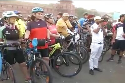 Arvind Kejriwal flags off cycle rally on car-free-day in Delhi today