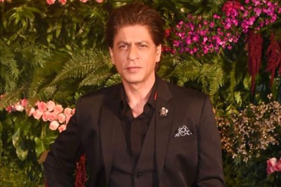 From Big B to SRK, B-town Celebs Wish Happy New Year to Fans