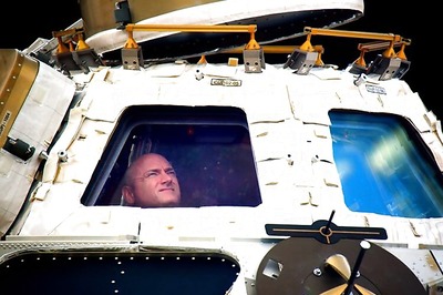 US astronaut Scott Kelly heads home after nearly a year in space
