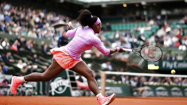 Serena Williams strolls past Hlavackova in French Open first round