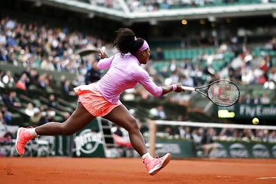 Serena Williams strolls past Hlavackova in French Open first round