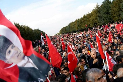 Turkey Sacks 10,000 More Civil Servants, Shuts More Media in Post-coup Crackdown