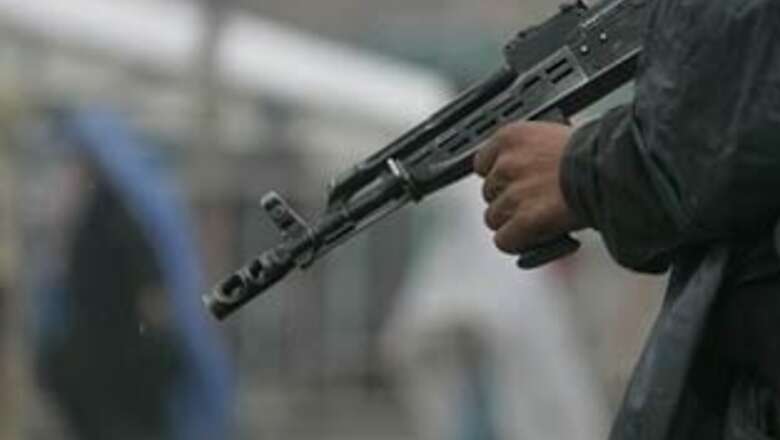 Car-bomber rams into convoy, kills 27 in Islamabad
