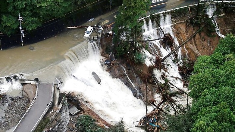 Typhoon Leaves Five Dead After Lashing Japan on Election Day