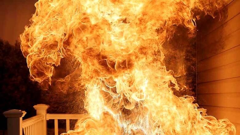 Drunk Man Sets 18 Vehicles on Fire in Delhi; Midnight Ruckus Caught on Camera