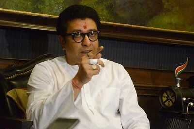 Raj Thackeray Slams Nana Patekar over his Stand on Street Vendors