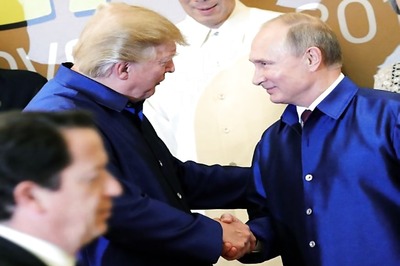 Donald Trump, Vladimir Putin Share Brief Handshake at APEC Summit in Vietnam