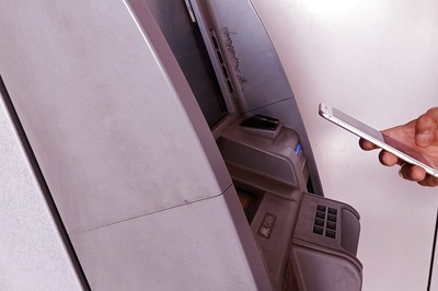 Here’s How to Withdraw Cash From ATM Using Your Smartphone