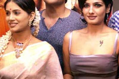 Actor Sonali Kulkarni turns author