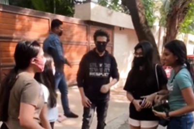 Kartik Aaryan's Fans Scream His Name Outside His Mumbai Home, Here's How Freddy Actor Reacted