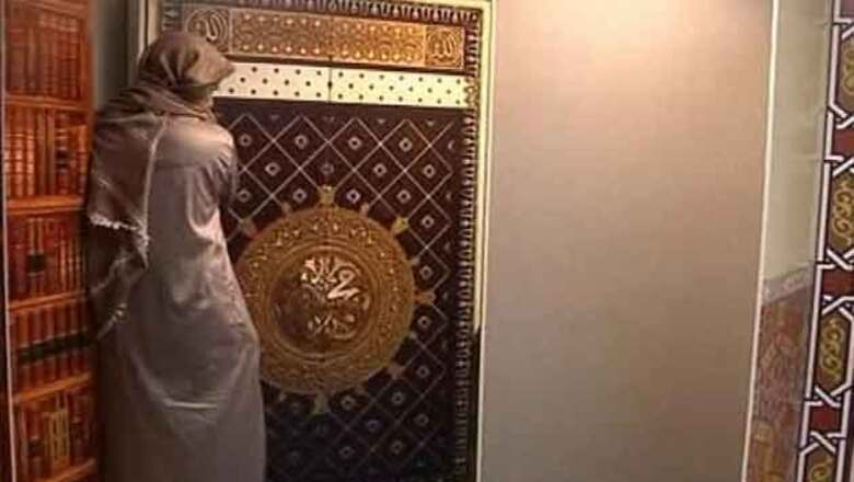 Mosque-in-a-box: a new alternative to pray