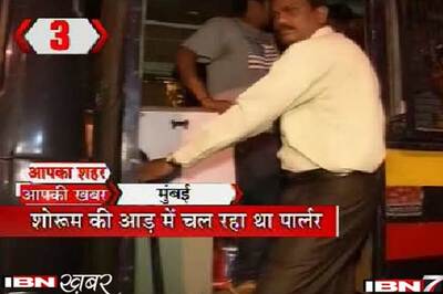 Mumbai Police raid hookah parlour, arrest 45