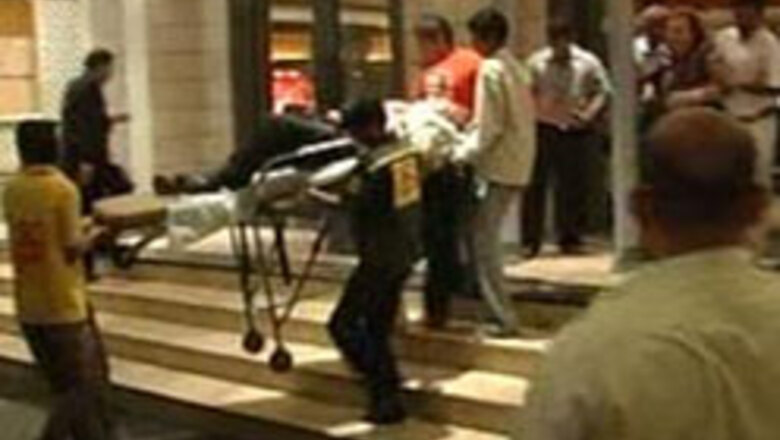 2 gunmen in Taj Hotel, 7 foreigners among 15 hostages