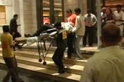 2 gunmen in Taj Hotel, 7 foreigners among 15 hostages