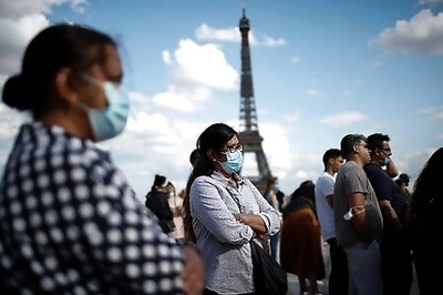 Paris wants to make mask-wearing mandatory in some outdoor areas - Le Monde