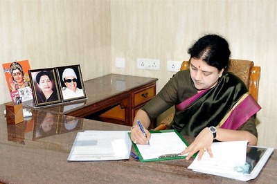 Why Sasikala's Elevation as Tamil Nadu CM is a Risky Move