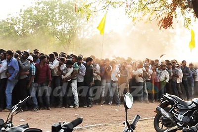 Huge crowd arrive at 'Baadshah's audio launch