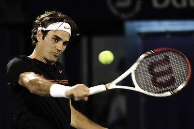 Federer defeats Llodra in Dubai