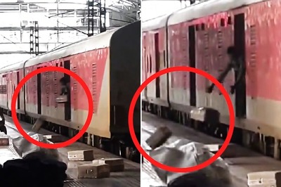 'Is This High-tech?': Video Shows Parcels Carelessly Thrown from Moving Train at Mumbai Station