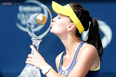 Radwanska eases past Venus Williams to win Rogers Cup