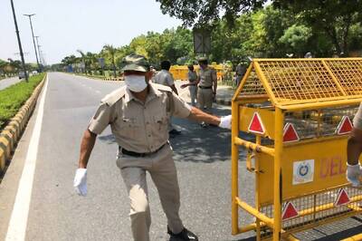Delhi Cops Shut Signature Bridge After Some Tractors Tried to 'Forcefully' Enter from Loni Border Side