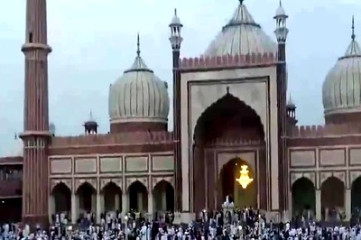 Thousands Of Devotees Gather At Delhi's Jama Masjid To Offer Prayers On Eid-ul-Fitr | WATCH