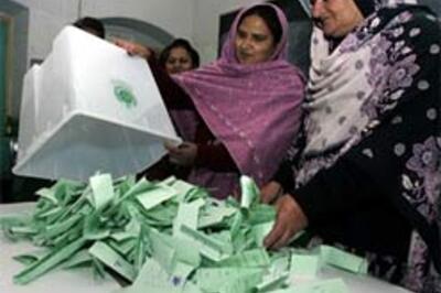 Uneasy calm in Pak as poll counting begins