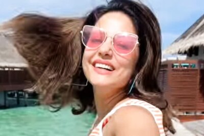 Hina Khan Serves Couple Vacay Goals with Boyfriend Rocky in Latest Reel, Watch