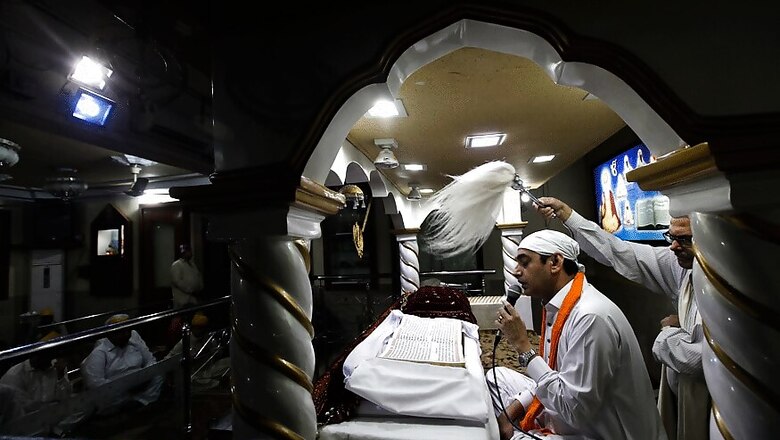 Pay Tribute to Guru Nanak, Founder of Sikhism, at These Delhi Gurudwaras