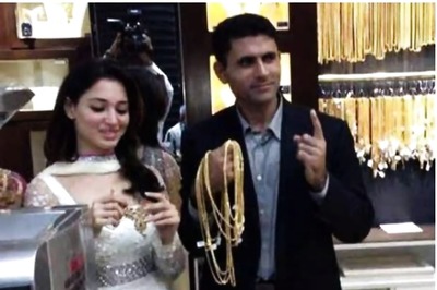 Old Pic of Tamannaah Bhatia with Pakistani Cricketer Abdul Razzak in a Jewellery Shop Goes Viral