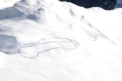 World Land Rover Day - Defender Outline Drawn on French Alps to Celebrate 70th Anniversary [Video]