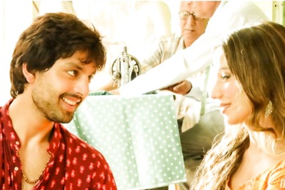 Heli Daruwala Indulges in Retail Therapy in Jaipur While Shooting the Song 'Meri Tarah'