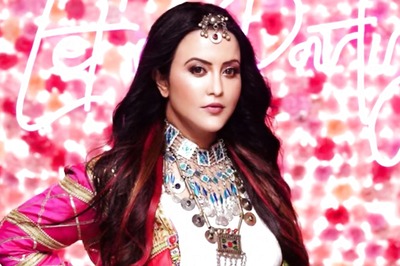Singer Amruta Fadnavis’ Mood Banaleya Is The Bachelorette Anthem of the Year