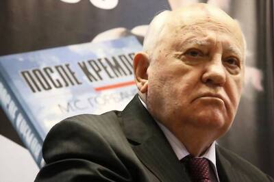 Gorbachev Hails Bush for Role in Ending Cold War