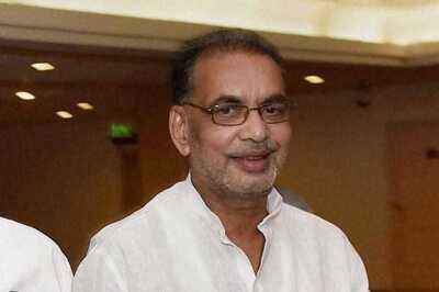 Youth Congress Activists Hurl Eggs at Agriculture Minister's Vehicle; 5 Held