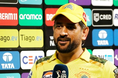 'Thala Paaru': MS Dhoni Walks in to Baashha Title Track at Chepauk During CSK's Game Against PBKS