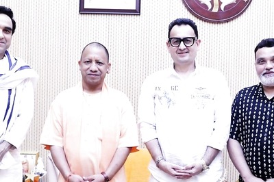 Pankaj Tripathi and Main Atal Hoon Team Meet Yogi Adityanath In Lucknow Amid Shooting Schedule