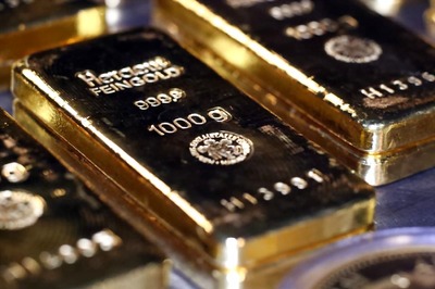 Gold Edges Higher as Dollar Slips; Focus Turns To Fed Chairman Powell's Speech