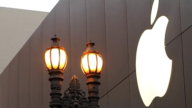 Apple to reveal decision on use of cash hoard
