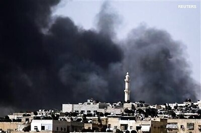 Syrian artillery, aircraft pound rebels in Aleppo