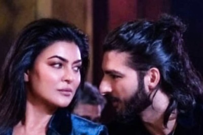 Sushmita Sen Gives Rohman Shawl a 'Kiss' While Sharing Their Hot Pic; Sparks Dating Rumours Again