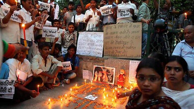 Delhi: Police yet to arrest attacker who slashed girl in toilet
